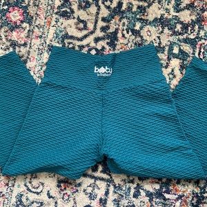 Booty by Brabant Croco Skin Cropped Leggings Turquoise